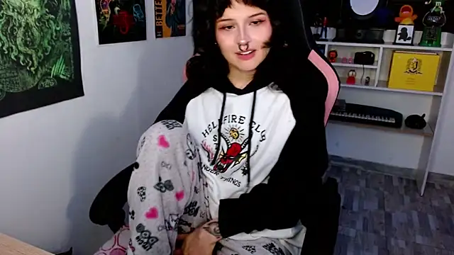 Snapshot of neena_nyx_ chatting on 18, 6, 2026 neena nyx online show from 18, 6, 2026