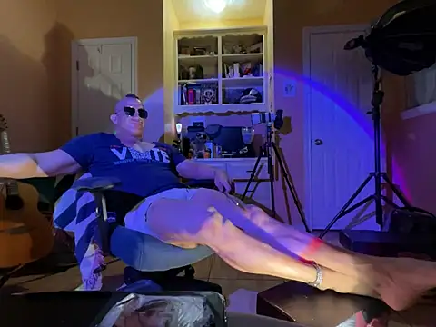 Snapshot of daddydonkey84 chatting on 13, 6, 2026 daddydonkey84 online show from 13, 6, 2026