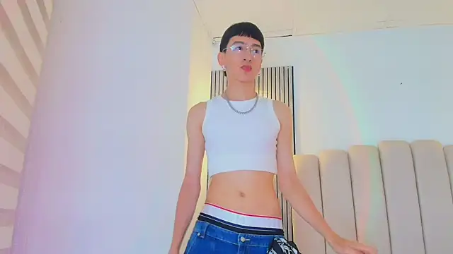 Snapshot of lian_cameron chatting on 29, 4, 2026 lian cameron online show from 29, 4, 2026