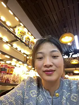 Snapshot of Lyn-be99 chatting on 5, 5, 2026 Lyn-be99 online show from 5, 5, 2026