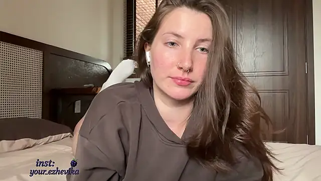 Snapshot of ItsEzheVika chatting on 2, 2, 2026 ItsEzheVika online show from 2, 2, 2026