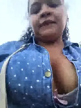 Snapshot of Adina_Skaly chatting on 20, 5, 2026 Adina Skaly online show from 20, 5, 2026