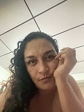 Snapshot of Rosalinda_77 chatting on 5, 7, 2026 Rosalinda 77 online show from 5, 7, 2026