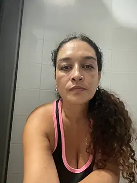 Snapshot of Rosalinda_77 chatting on 19, 7, 2026 Rosalinda 77 online show from 19, 7, 2026