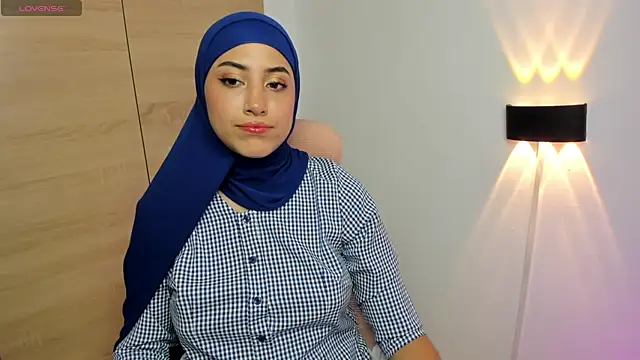 Snapshot of LAY_LA_ chatting on 4, 2, 2026 LAY LA online show from 4, 2, 2026