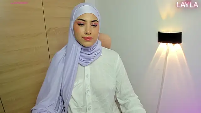 Snapshot of LAY_LA_ chatting on 5, 2, 2026 LAY LA online show from 5, 2, 2026