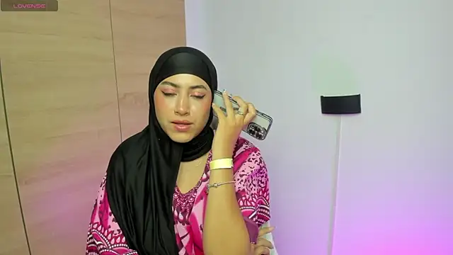 Snapshot of LAY_LA_ chatting on 4, 3, 2026 LAY LA online show from 4, 3, 2026