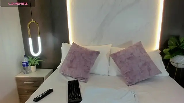 Snapshot of valeryn__rosse chatting on 3, 2, 2026 valeryn rosse online show from 3, 2, 2026