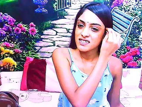 Snapshot of IndianPretty14u2Luv chatting on 15, 4, 2026 IndianPretty14u2Luv online show from 15, 4, 2026