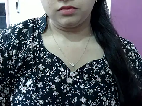 Cute Aliyaa online show from 16, 4, 2026