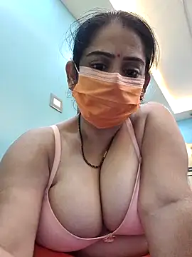 Snapshot of diyam4002 chatting on 2, 2, 2026 diyam4002 online show from 2, 2, 2026