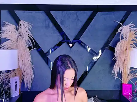 Snapshot of KylieWhitee chatting on 5, 2, 2026 KylieWhitee online show from 5, 2, 2026