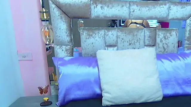 thyara noa online show from 7, 2, 2026