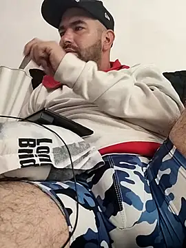 Snapshot of hairyandbigmann chatting on 15, 2, 2026 hairyandbigmann online show from 15, 2, 2026