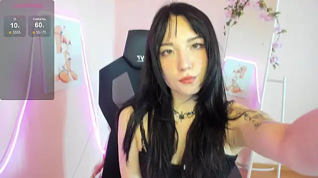Snapshot of AliceeinWonderlanddd chatting on 6, 7, 2026 AliceeinWonderlanddd online show from 6, 7, 2026