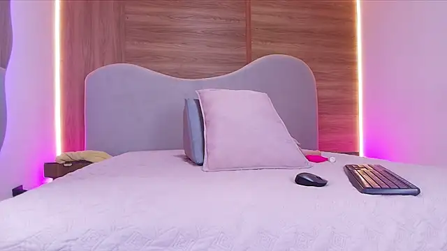 shaina adams online show from 21, 2, 2026