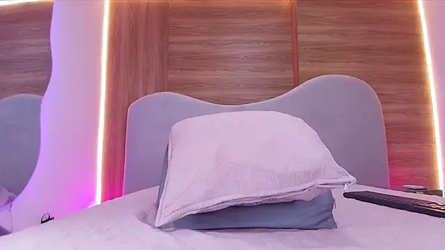 shaina adams online show from 24, 2, 2026