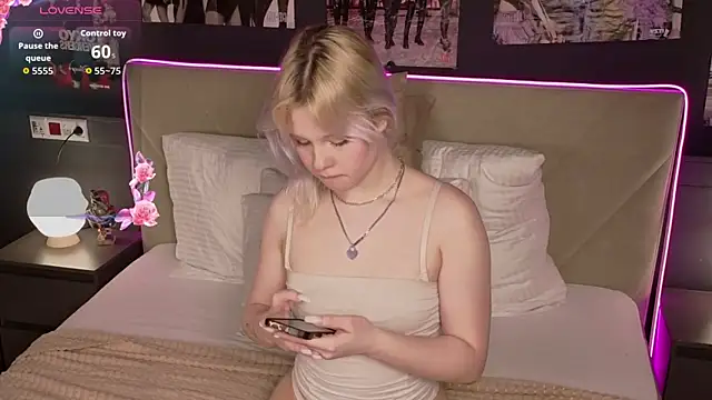 Snapshot of MollySoftGlow chatting on 14, 4, 2026 MollySoftGlow online show from 14, 4, 2026