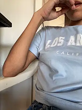 Snapshot of roc_i chatting on 4, 2, 2026 roc i online show from 4, 2, 2026