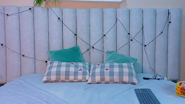 Snapshot of AnnieRouse__ chatting on 8, 2, 2026 AnnieRouse online show from 8, 2, 2026