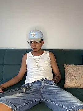 Snapshot of paulhot11 chatting on 12, 4, 2026 paulhot11 online show from 12, 4, 2026