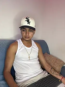 Snapshot of paulhot11 chatting on 16, 4, 2026 paulhot11 online show from 16, 4, 2026