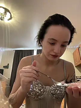 Snapshot of MiaTee chatting on 1, 2, 2026 MiaTee online show from 1, 2, 2026