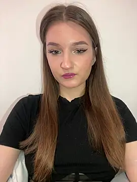 Green eyes lady online show from 13, 2, 2026