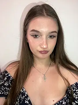 Snapshot of Green_eyes_lady chatting on 6, 7, 2026 Green eyes lady online show from 6, 7, 2026