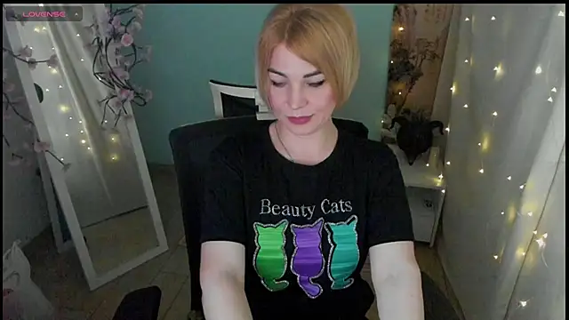 Snapshot of CuttieEmma chatting on 7, 5, 2026 CuttieEmma online show from 7, 5, 2026