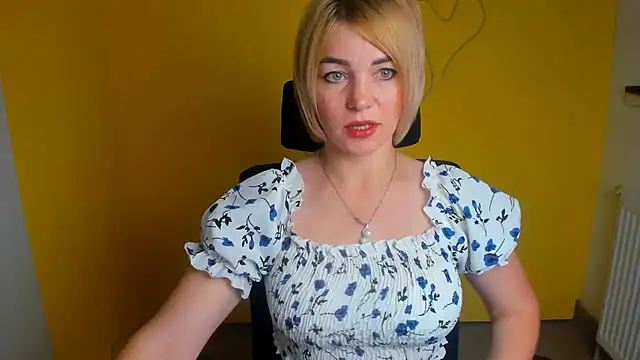 CuttieEmma online show from 23, 7, 2026