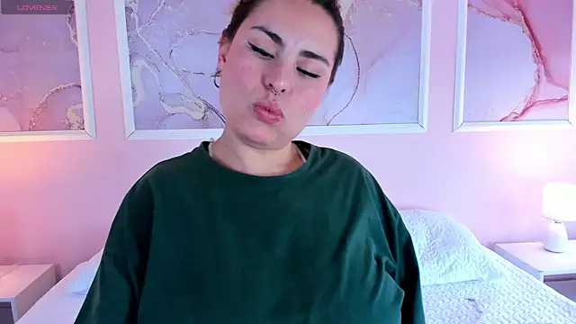 Snapshot of Kennya_Rodriguez chatting on 11, 7, 2026 Kennya Rodriguez online show from 11, 7, 2026