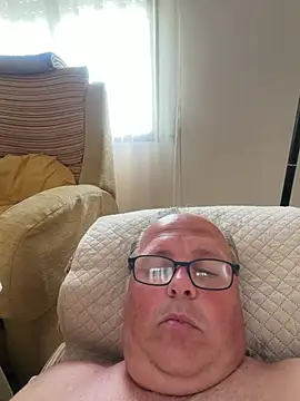 Snapshot of YachtCaptain10 chatting on 5, 5, 2026 YachtCaptain10 online show from 5, 5, 2026