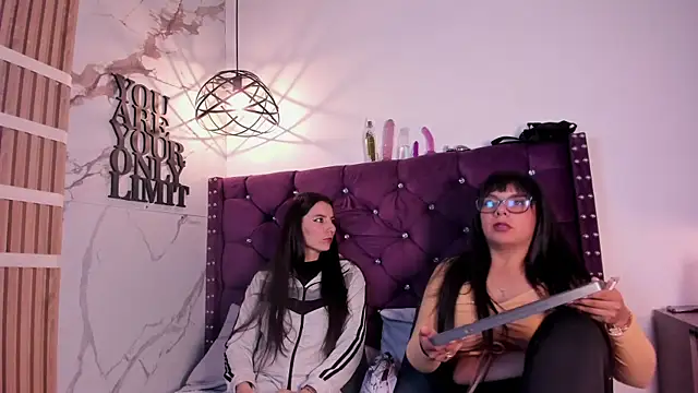 Snapshot of Valkiria-and-Dione chatting on 5, 2, 2026 Valkiria-and-Dione online show from 5, 2, 2026