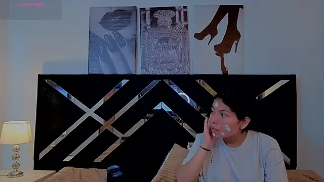 Zoe-yanin online show from 7, 4, 2026