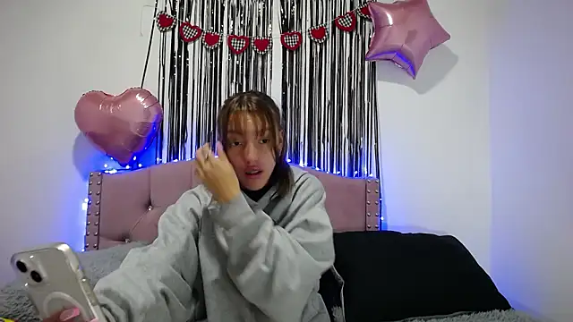 Snapshot of emily_cooper_pym chatting on 18, 2, 2026 emily cooper pym online show from 18, 2, 2026