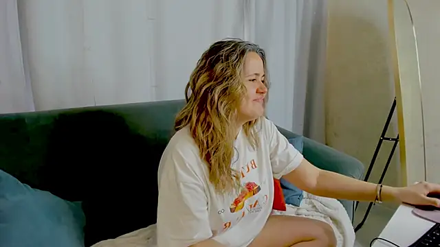 LilyBel online show from 17, 4, 2026