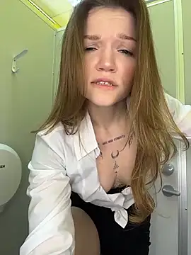Snapshot of StreetSquirt chatting on 7, 6, 2026 StreetSquirt online show from 7, 6, 2026