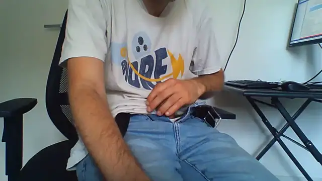 Snapshot of andre_italy chatting on 4, 5, 2026 andre italy online show from 4, 5, 2026