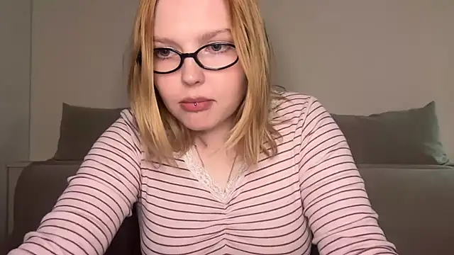 Snapshot of Ophelia_Ritz chatting on 3, 5, 2026 Ophelia Ritz online show from 3, 5, 2026