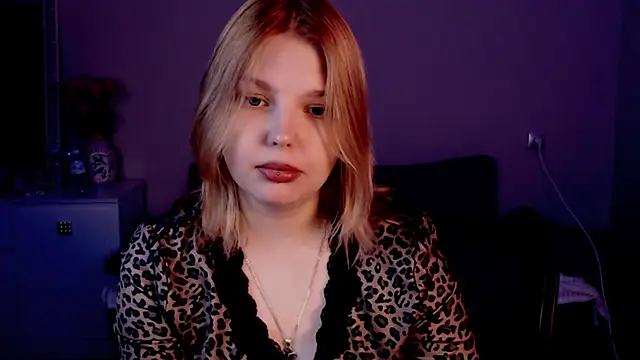 Snapshot of Ophelia_Ritz chatting on 8, 5, 2026 Ophelia Ritz online show from 8, 5, 2026