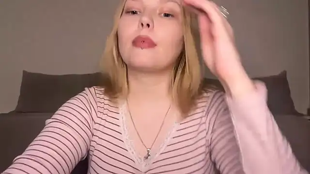 Snapshot of Ophelia_Ritz chatting on 15, 5, 2026 Ophelia Ritz online show from 15, 5, 2026