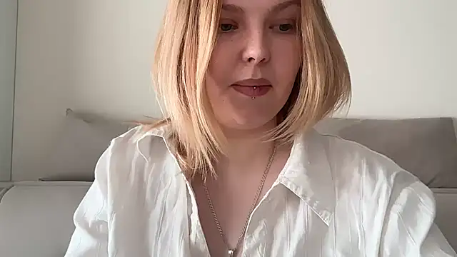 Snapshot of Ophelia_Ritz chatting on 5, 6, 2026 Ophelia Ritz online show from 5, 6, 2026