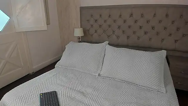 Snapshot of Sienna_brunette chatting on 3, 2, 2026 Sienna brunette online show from 3, 2, 2026