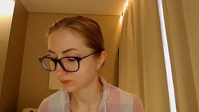 Snapshot of BluueSilk chatting on 1, 3, 2025 BluueSilk online show from 1, 3, 2025