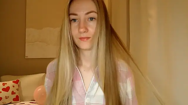 Snapshot of BluueSilk chatting on 3, 3, 2025 BluueSilk online show from 3, 3, 2025