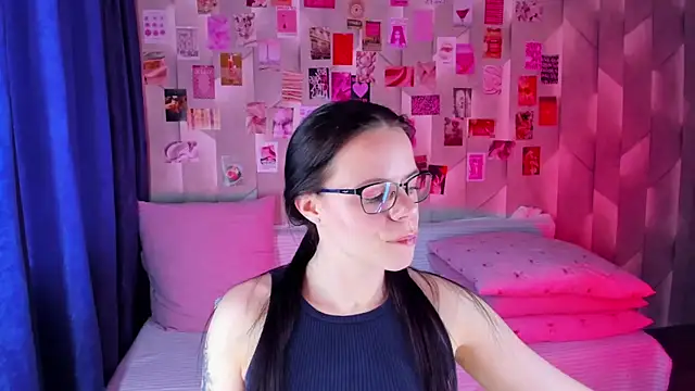 Snapshot of Alanna_Pow chatting on 19, 4, 2026 Alanna Pow online show from 19, 4, 2026
