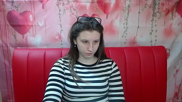 Snapshot of LilianaShine chatting on 6, 5, 2026 LilianaShine online show from 6, 5, 2026