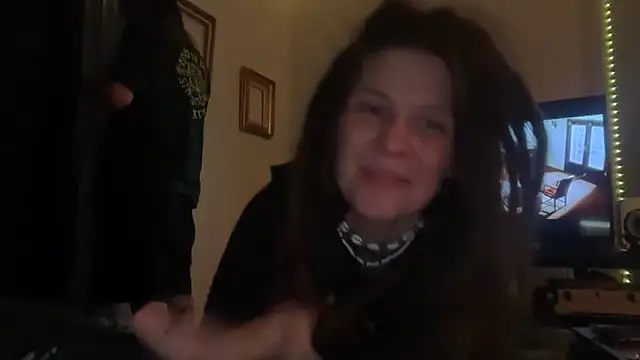 Snapshot of TheMoonNTheSun chatting on 11, 6, 2026 TheMoonNTheSun online show from 11, 6, 2026