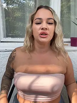 Snapshot of sexybatwomen33 chatting on 19, 6, 2026 sexybatwomen33 online show from 19, 6, 2026